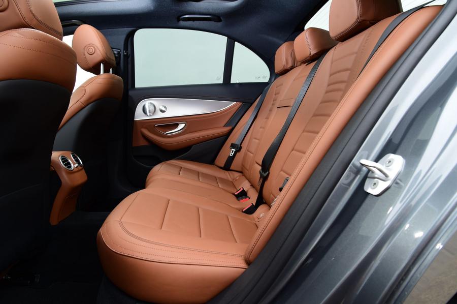  Mercedes-Benz E220 d AMG Line 2016 года  (UK) (фото 14 из 31)